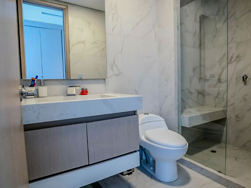 baños modernos en apartamento por dias cartagena
